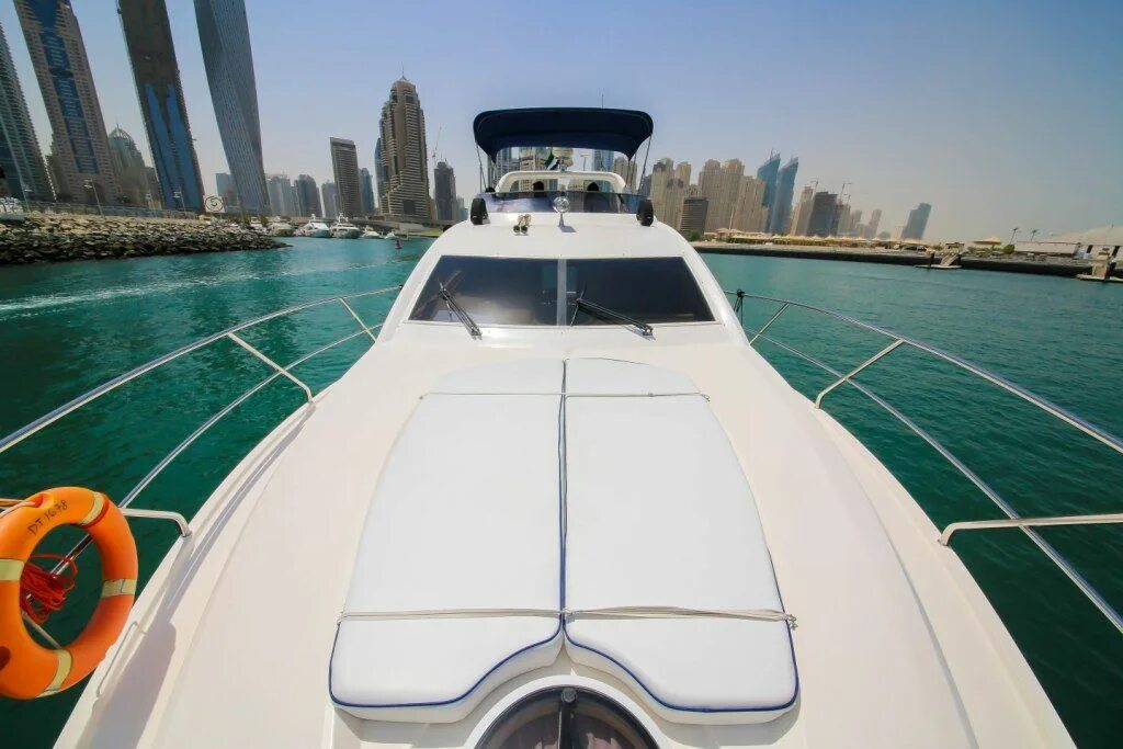 55 футов. Яхтой «Dubai Yacht». Яхта Majesty Дубай. Majesty 50 яхта. Яхта Атлантис. Dubai.