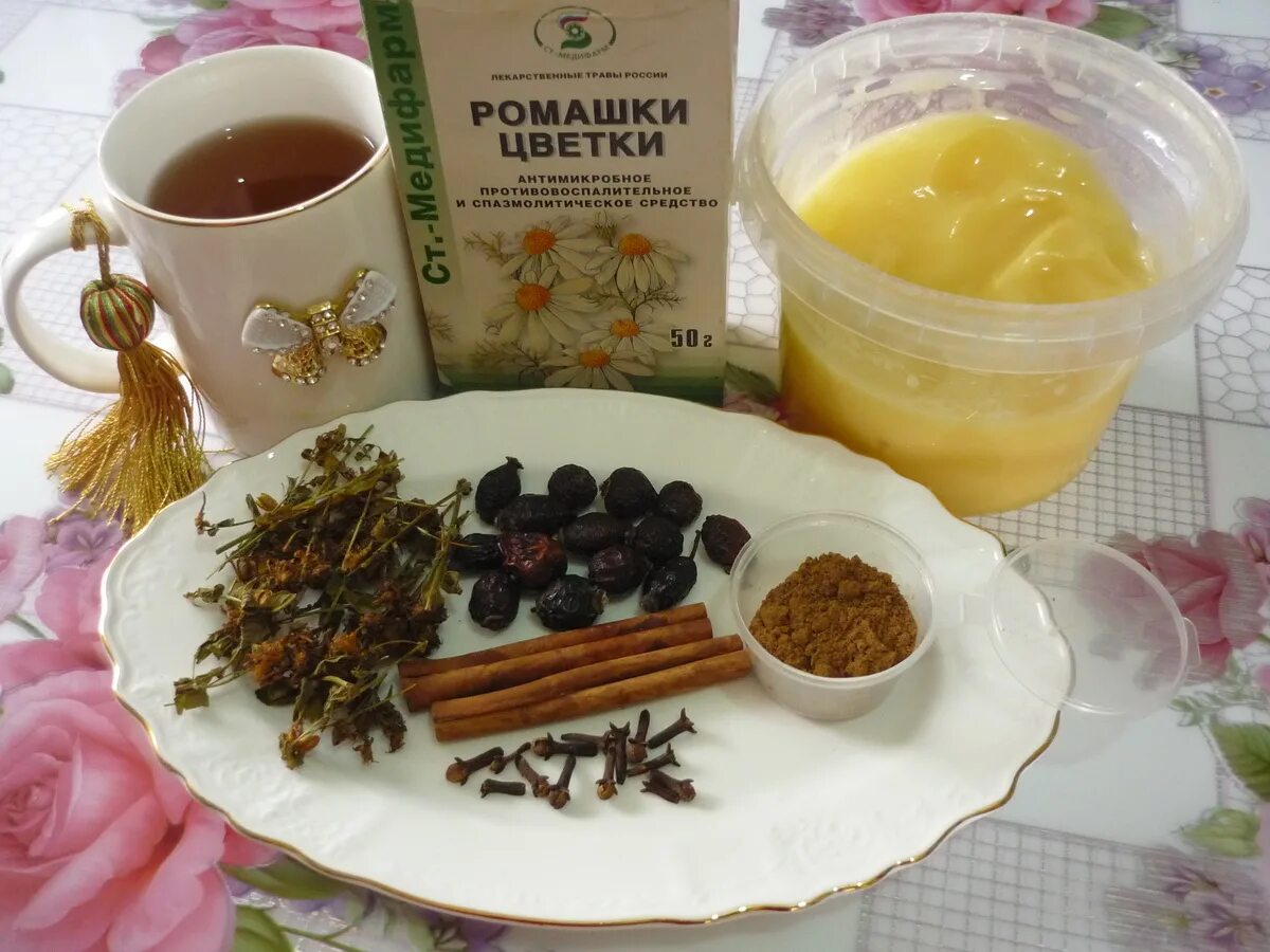 рецепт вкусного чая. чай с кизилом. горячий чай. какой чай согревает. травяной чай зимой.