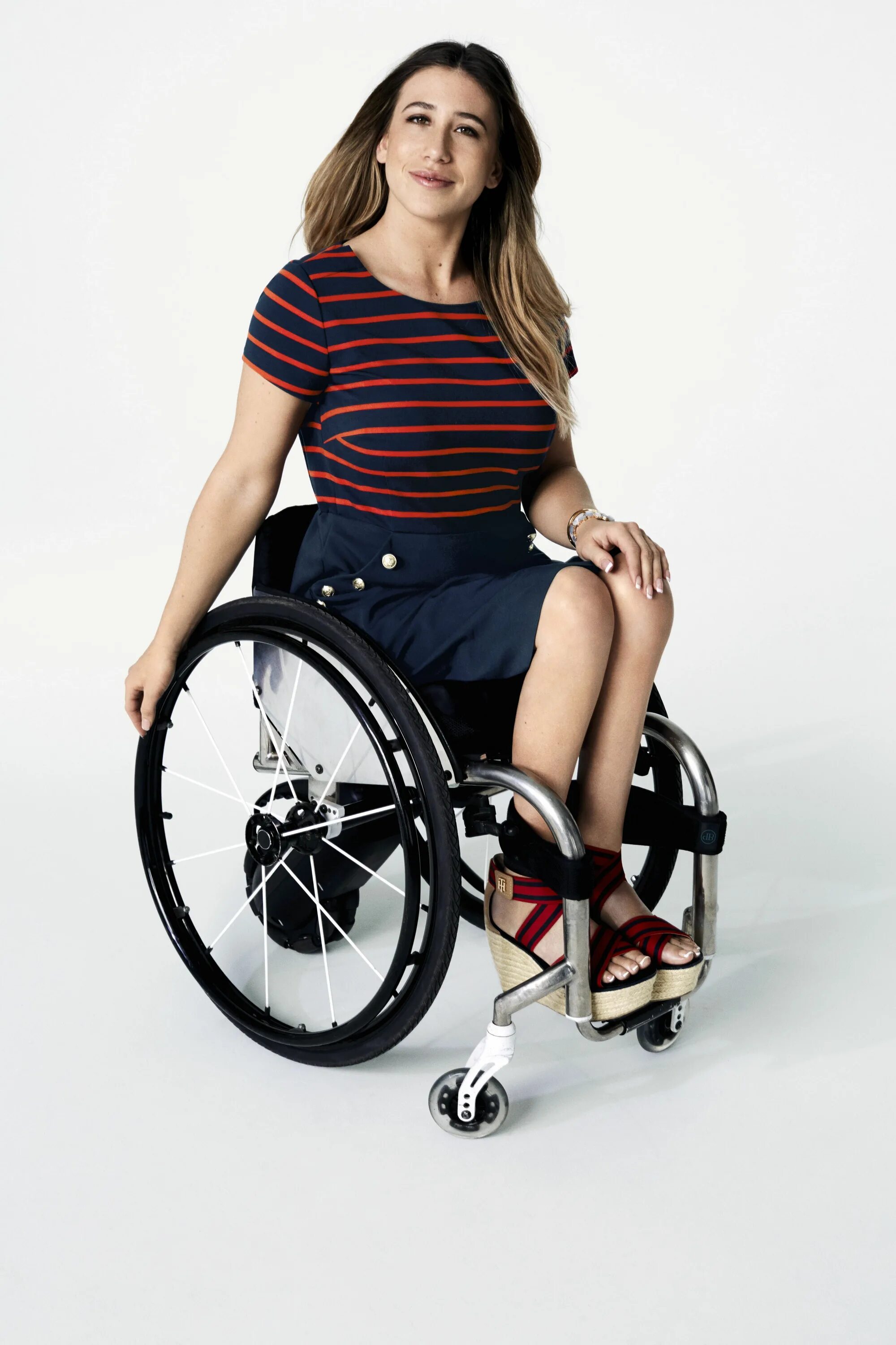 Tommy Hilfiger Adaptive коллекция. Люди с ограниченными возможностями. Люди с инвалидностью.