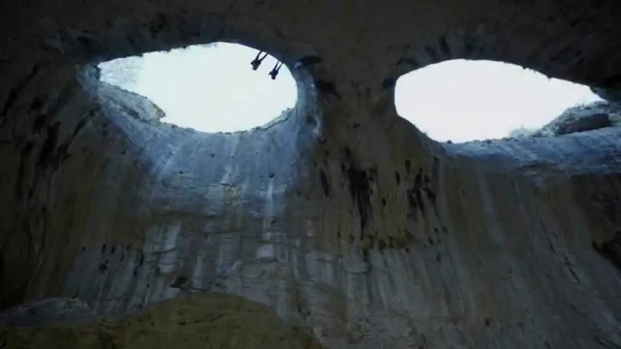 катушка black hole top basser vs 2000. каверна пещера. дыра в скале. дыра в планете земля. катушка блэк холл топ бассер.