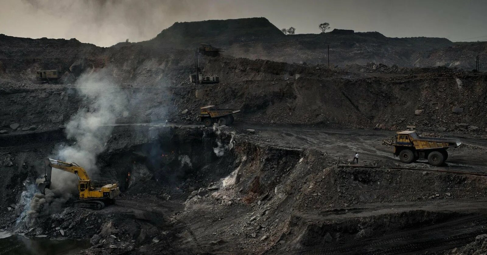 Промышленность угля в Хакасии. Угольная промышленность Шахты. Добыча каменного угля. Горнодобывающая отрасль.