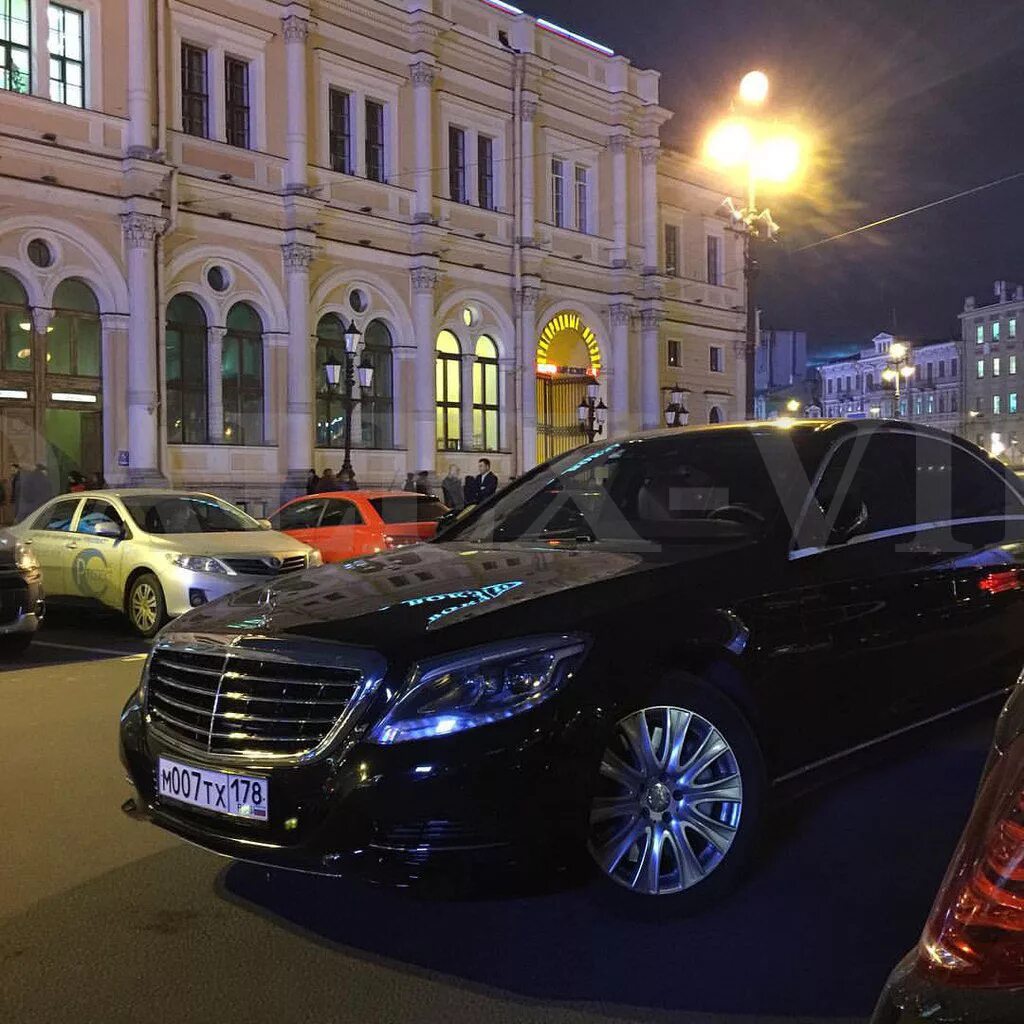 Прокат автомобилей санкт. Представительские машины. Автопарк с роскошными автомобилями. Автопарк элитных авто. Представительские номера.