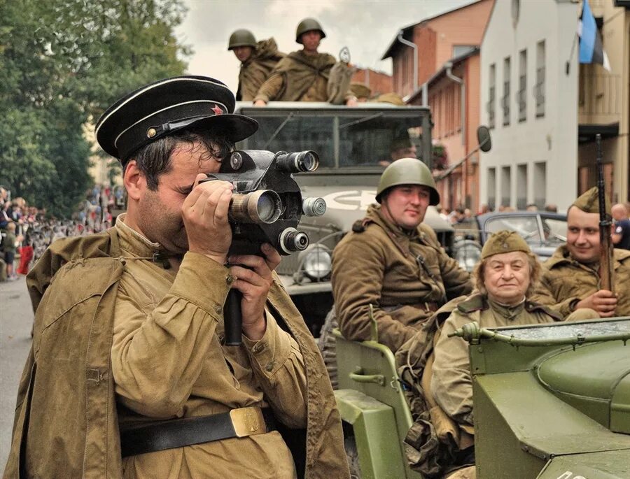 Военный фотокорреспондент. Фотокорреспондент на войне. Фронтовые корреспонденты. Военный фотограф. Минус военных корреспондентов