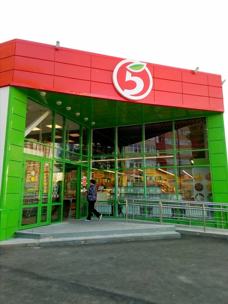 адреса ка. магазин пятерочка. магазин пятерочка фото. пятерочка вывеска. пятерочка снаружи.