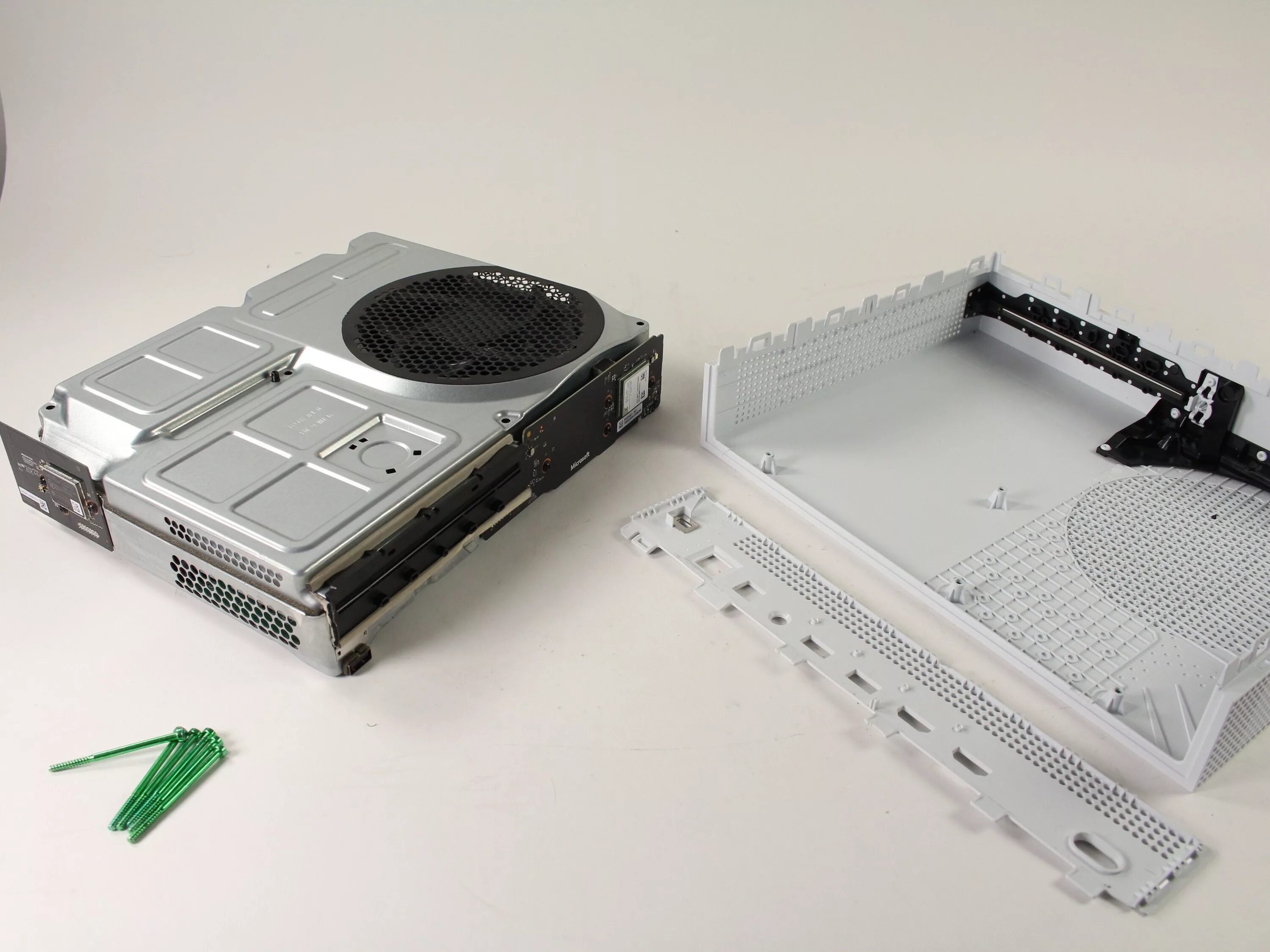 Как разобрать xbox one s. Корпус xbox one s. корпус для xbox 360 one s. корпус xbox one x. привод xbox one s.