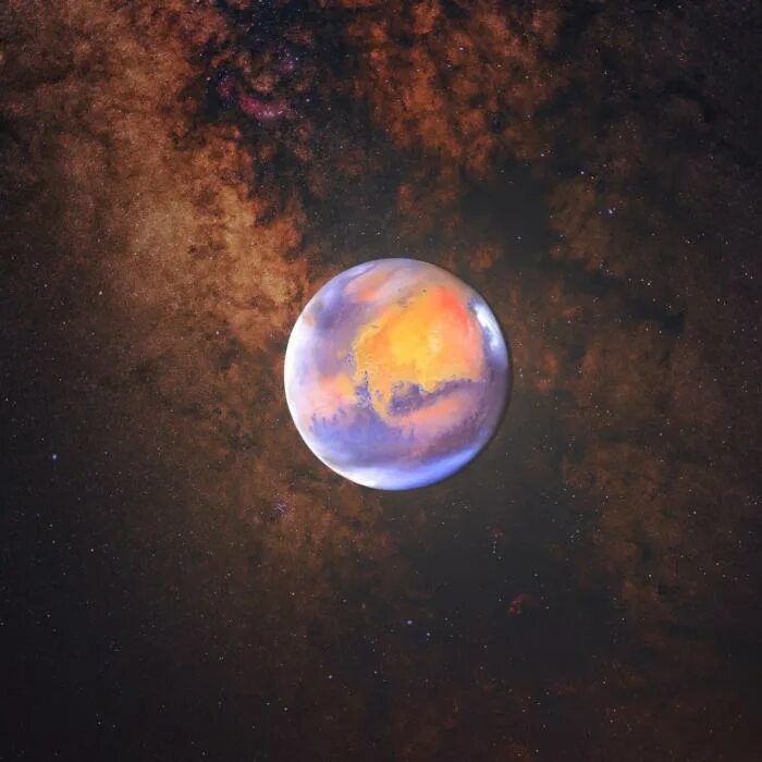 Луна в 10 м. Эндрю Маккарти астрофотограф. Маккарти снимок Луны. Цветная Луна. Цветные снимки Луны.