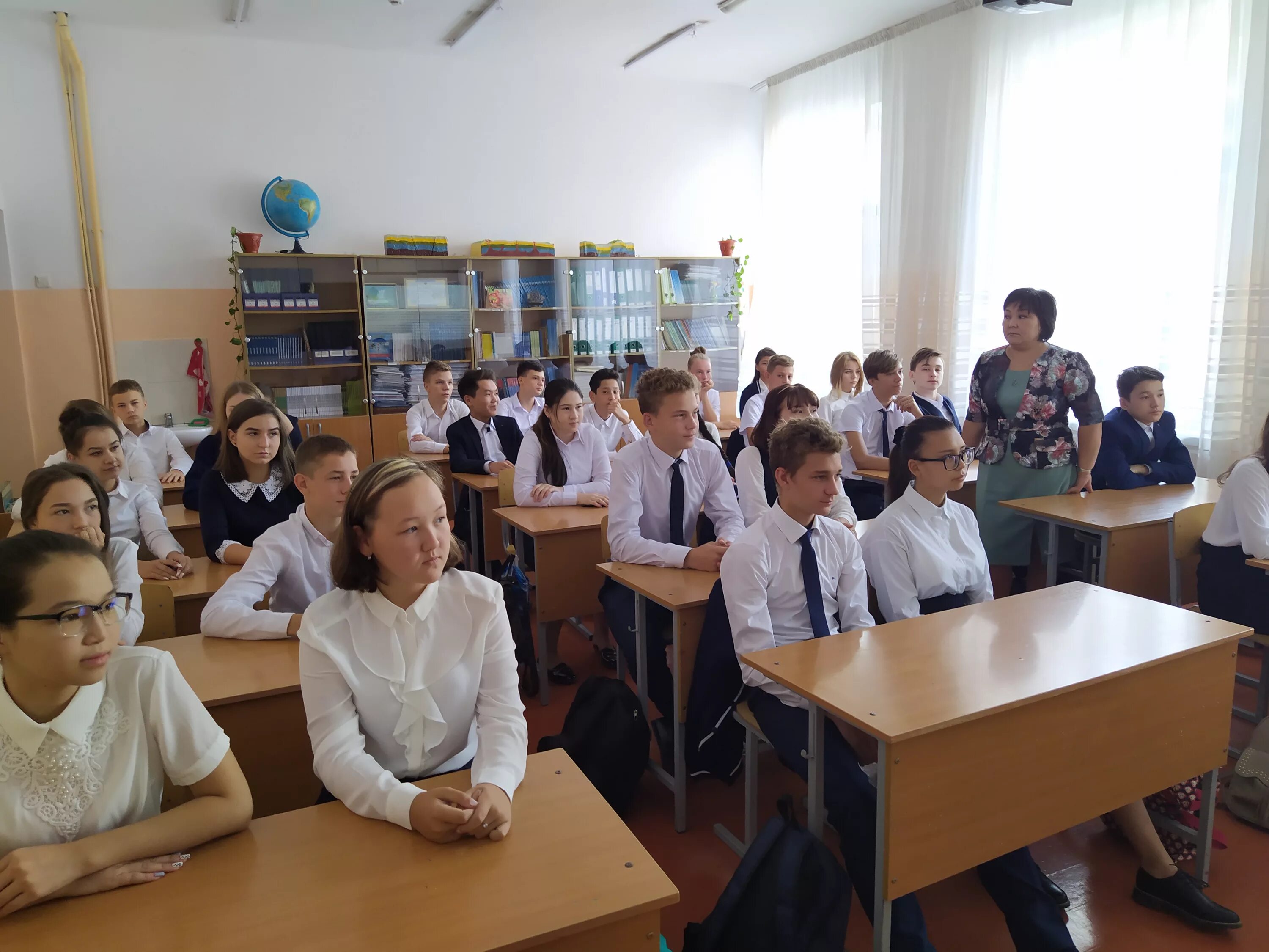 Школьное образование в казахстане. Школьники казахстана. Учебник математики. 4 класс рк. Учебник естествознание 4 класс казахстан.