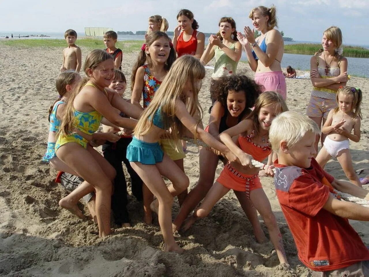 девочки в лагере отдыха. детский лагерь девочки. девочки в летнем лагере. детский лагерь девочки. детский лагерь девочки.