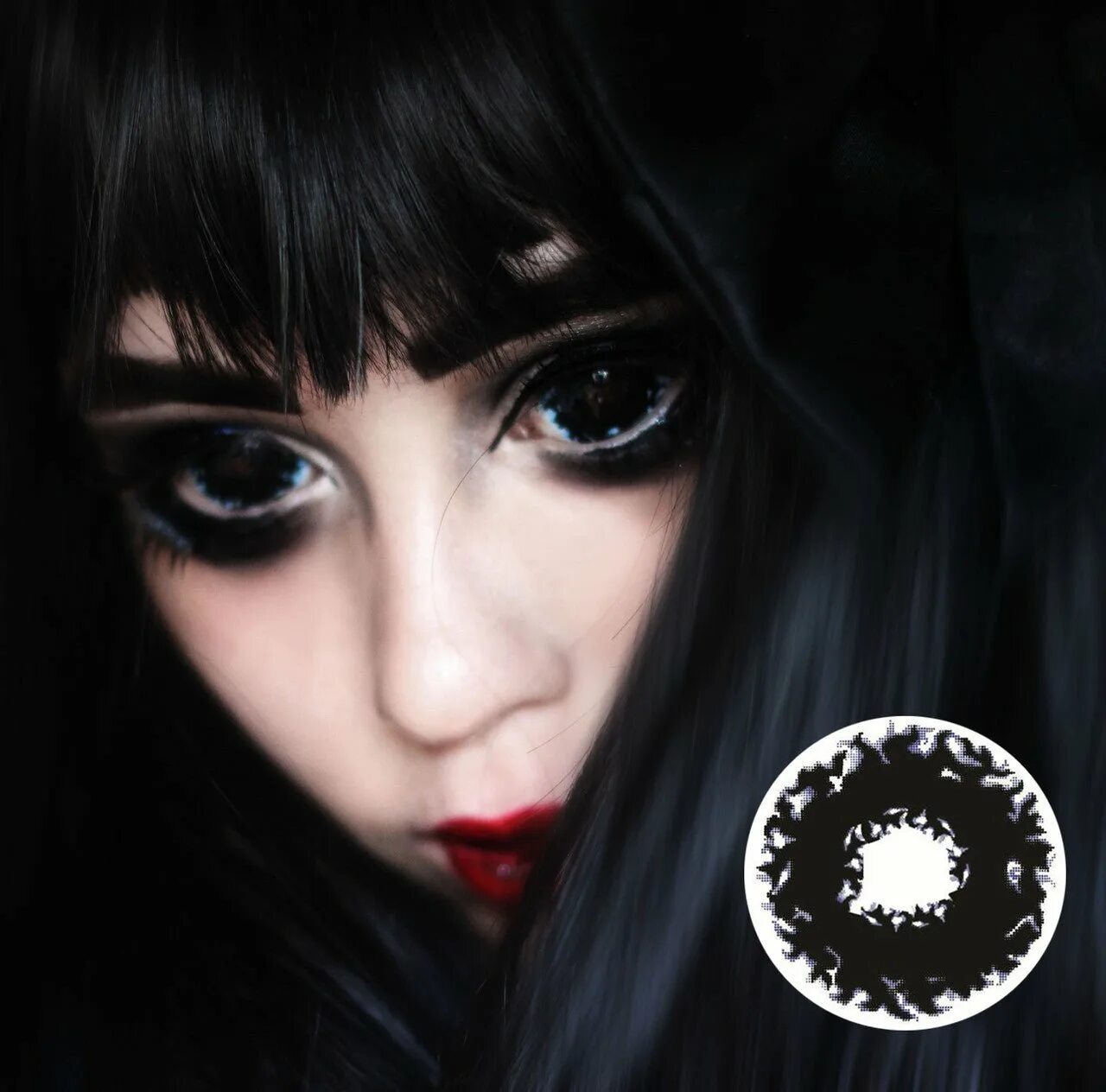 Склеры Devil sclera 22 mm Корея. Девушка с черными глазами. Чёрные линзы для глаз. Черные глаза приметы