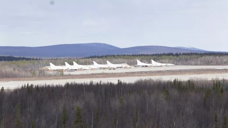 Оленегорск 8. Авиабаза Оленья Мурманская область. Аэродром высокий Мурманской области. Аэродром поселок высокий Мурманская область. Аэродром Оленегорск Мурманской области.