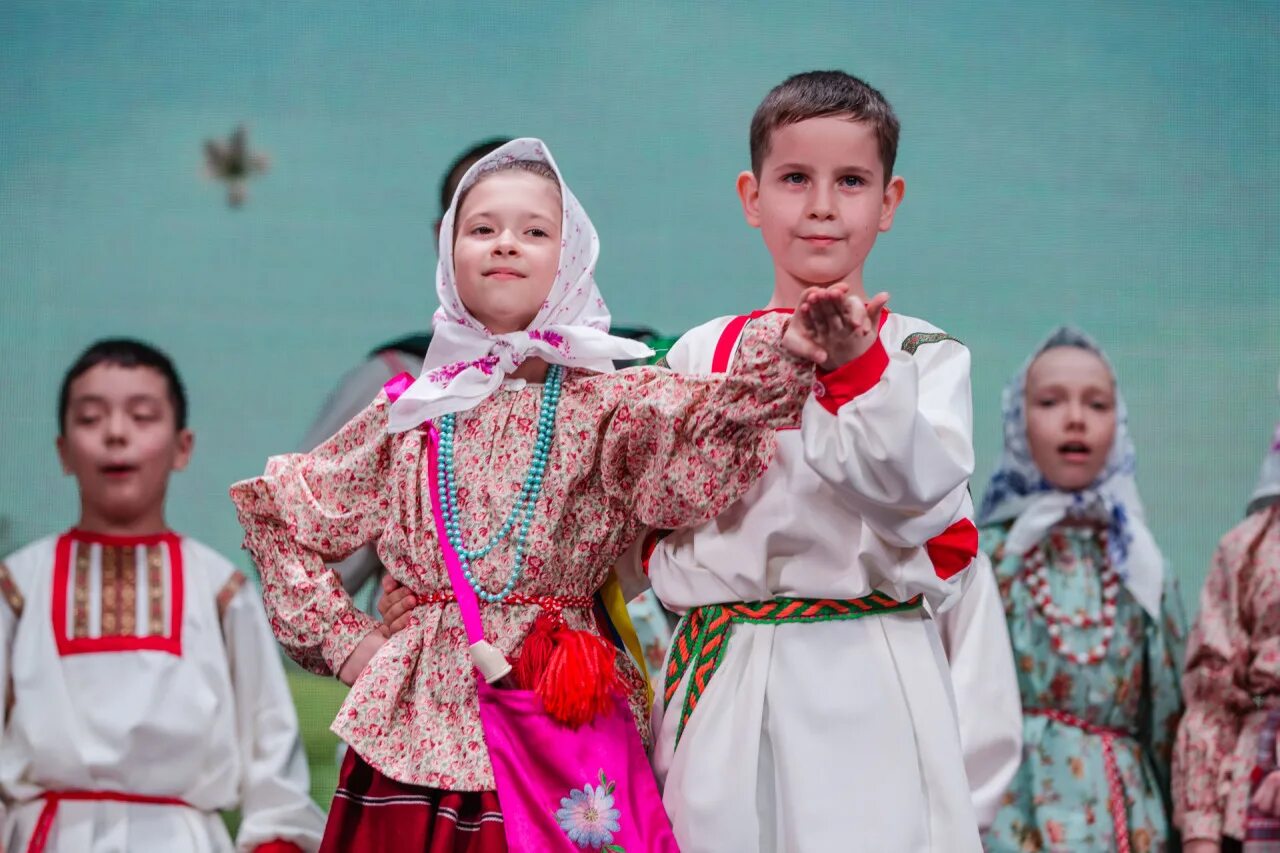 Детский народный хор. Народный хор дети. Городской хоровой конкурс Южно-Сахалинск. Эстрадный хор Южно-Сахалинск. Вместе с хором конкурс