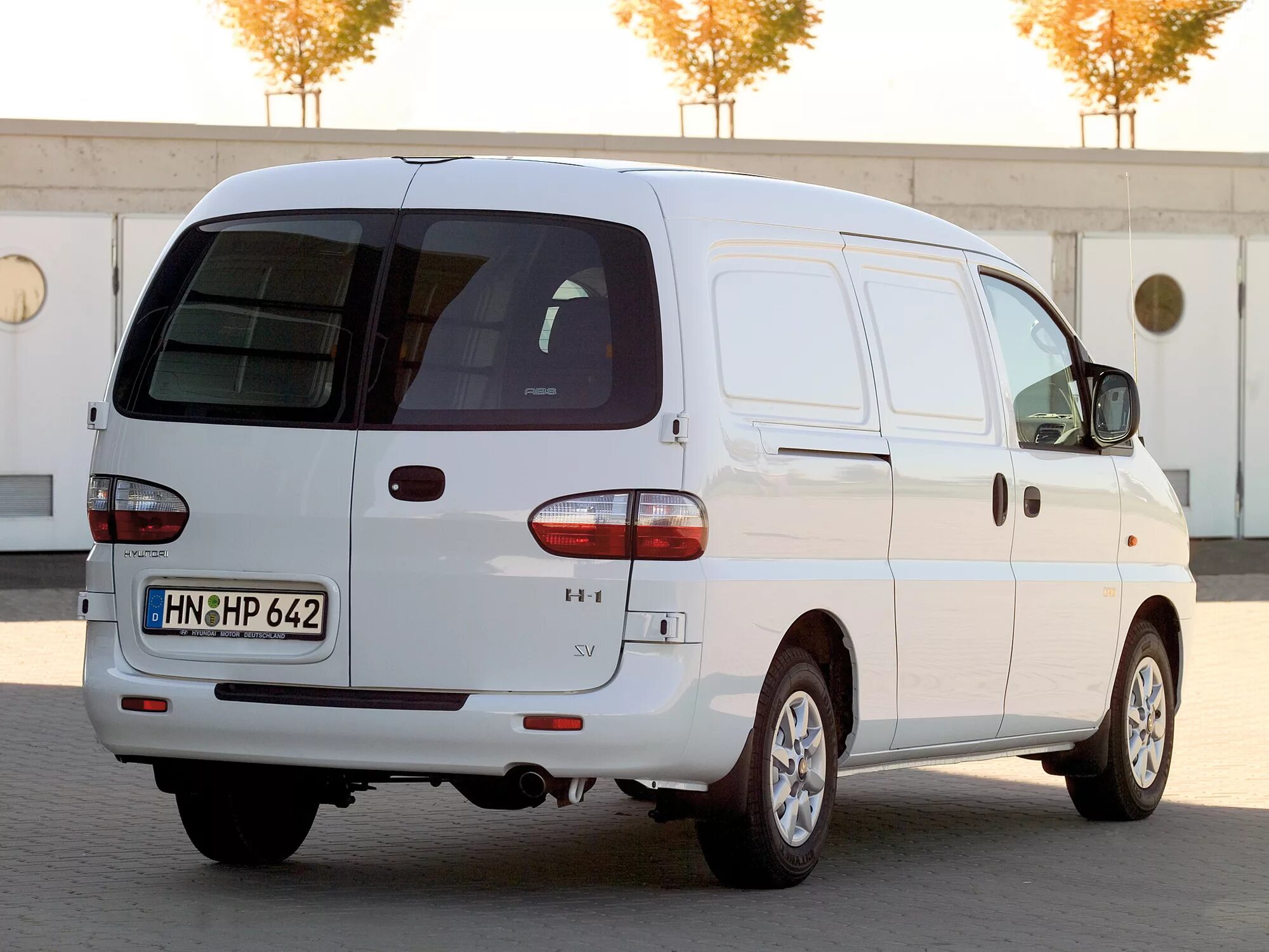 Купить хундай н. Hyundai Starex h1. Hyundai h1 van. Hyundai Starex (h-1) II. Hyundai Starex 1.