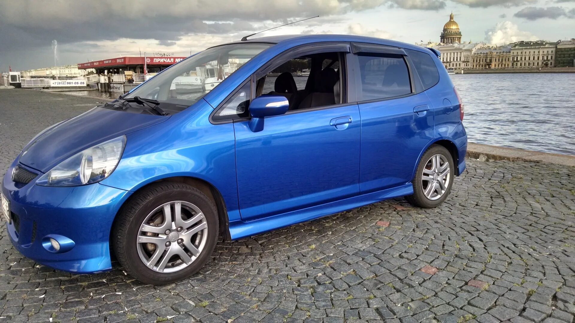 Хонда джаз 1.3. Honda Fit 2008 Wheel. Хонда фит третье поколение синяя. Хонда фит 1990. Хонда фит 3 купить