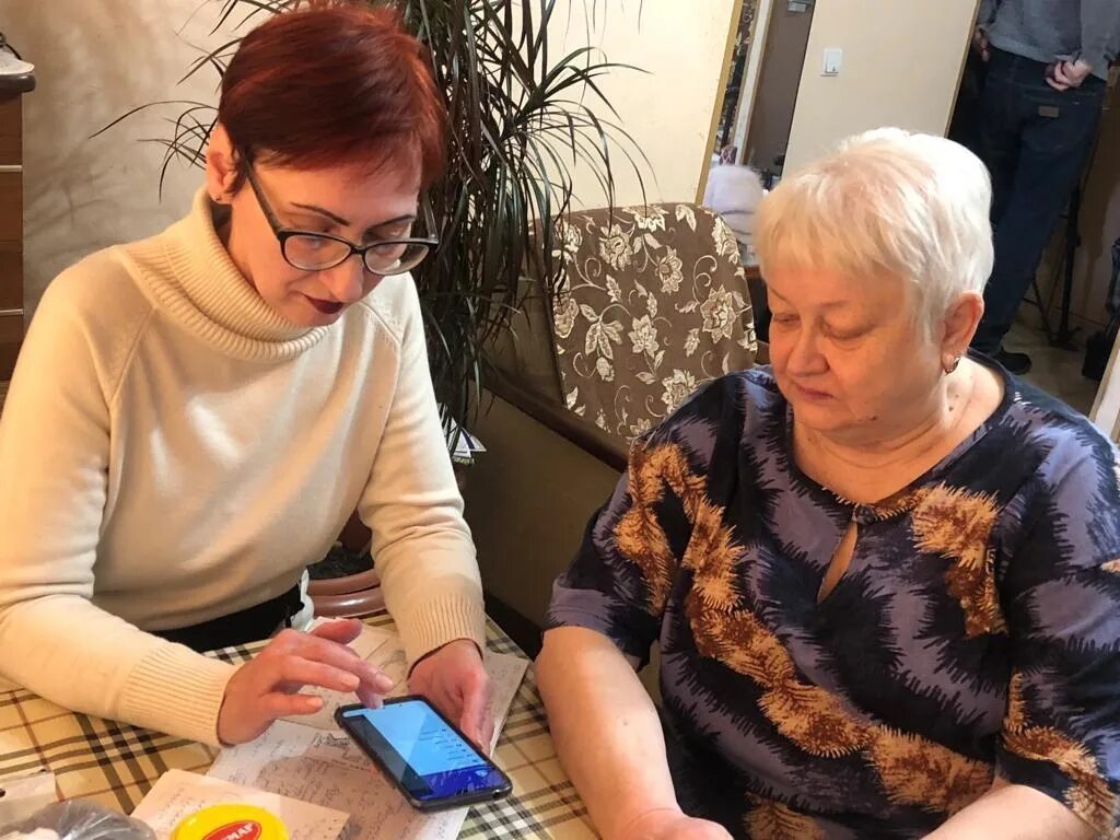 Помощник социального работника. Социальный работник. соцработника. помощь инвалидам.
