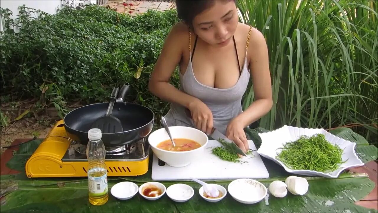 Amazing Cooking девушка. Thai girl Cooking. Asian Cooking. Yummy amazing Cooking девушка.