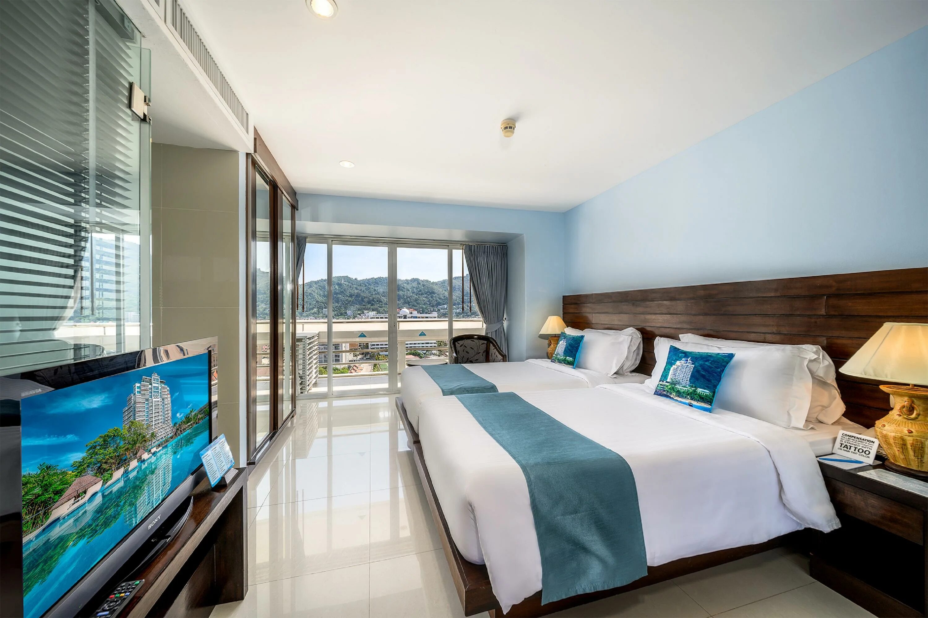 Andaman beach suites. Андаман Бич Патонг. Andaman Beach Suites 4*. Андаман Эмбрейс Патонг. Andaman Seaview Hotel номера Superior.