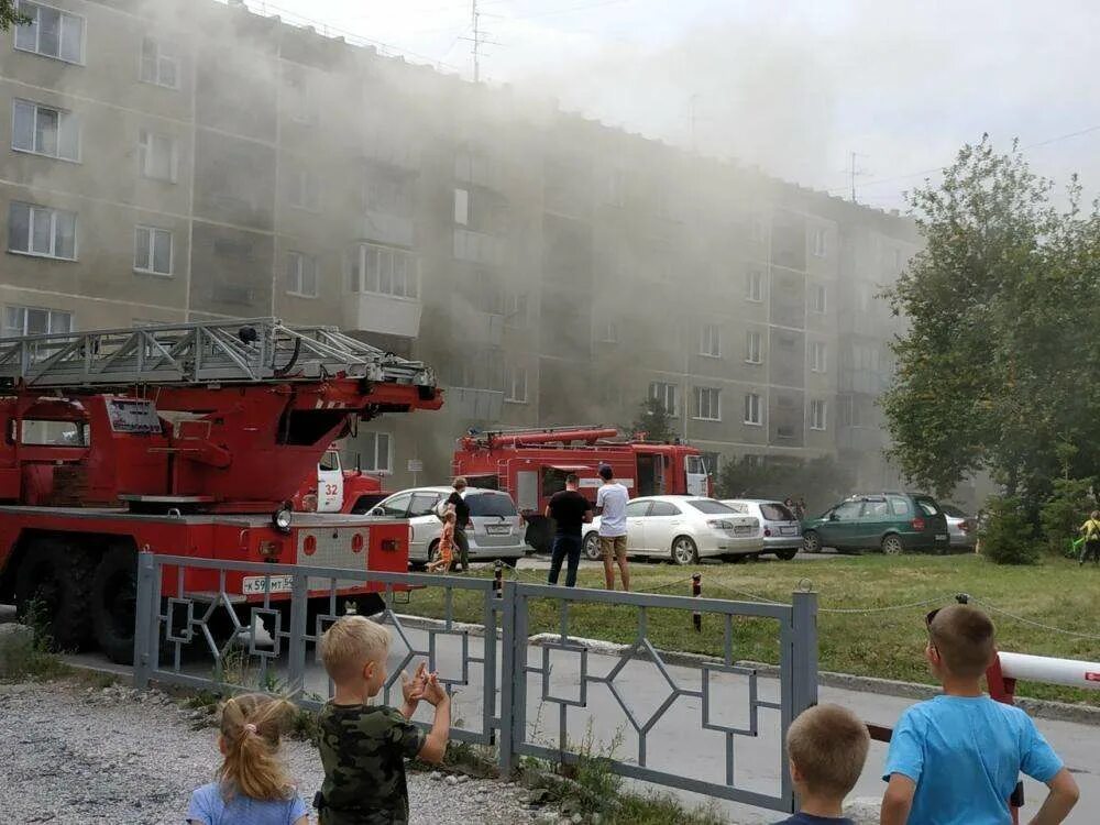 Что сейчас горит в родниках. Пожар в Бердске. Пожар в Бердске сейчас. Пожар в Бердске вчера. Пожар в Бердске сейчас в центре Бердска.