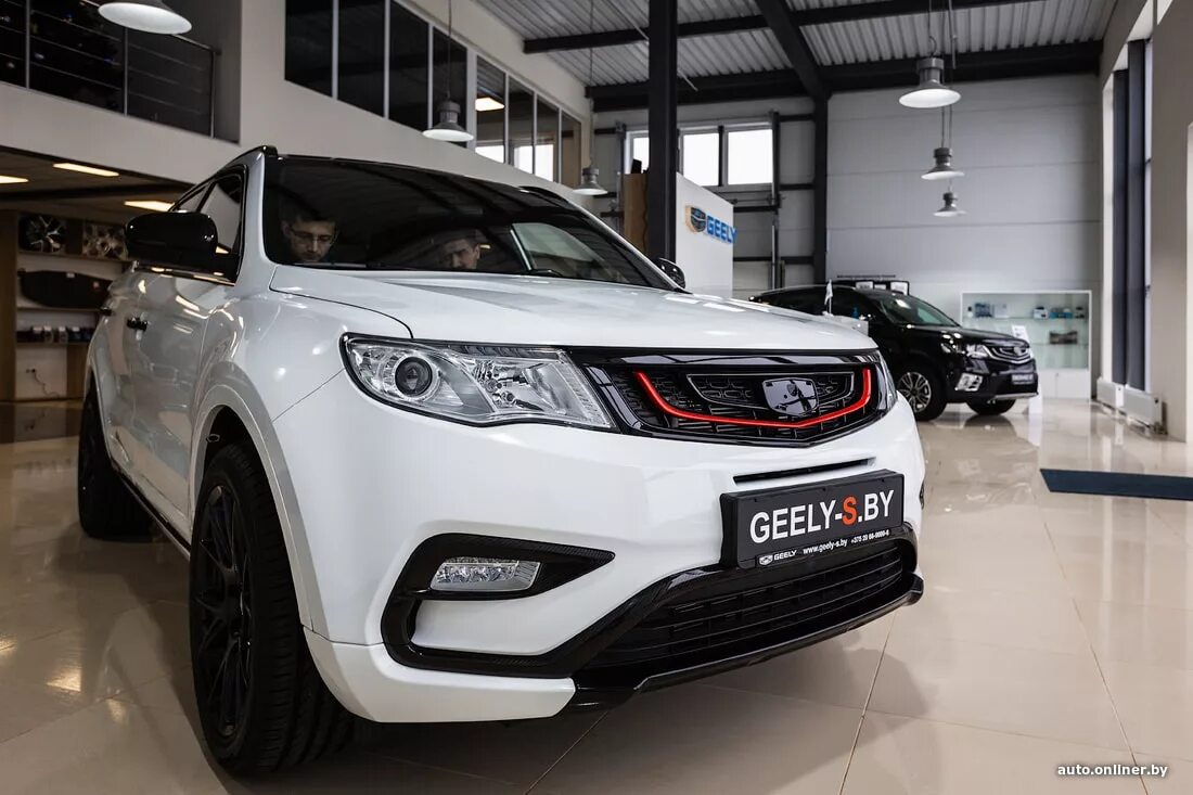 Geely Atlas Pro антихром. Geely Atlas антихром. Geely Atlas Atlas белый с черной крышей. Обвесы на Geely Atlas. Джили атлас тюнинг