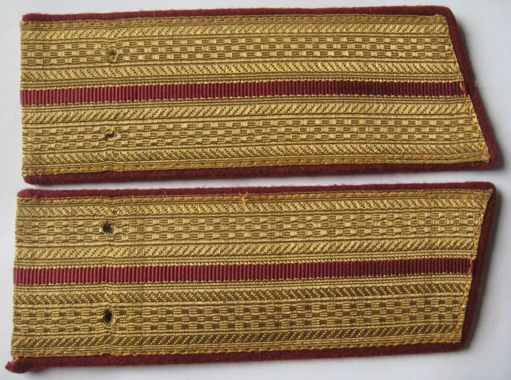 Погоны советской армии 1941-1945 майор. Погоны советского времени. Погоны советского времени. Капитанский погон. Воинские звания советской армии после 1943.