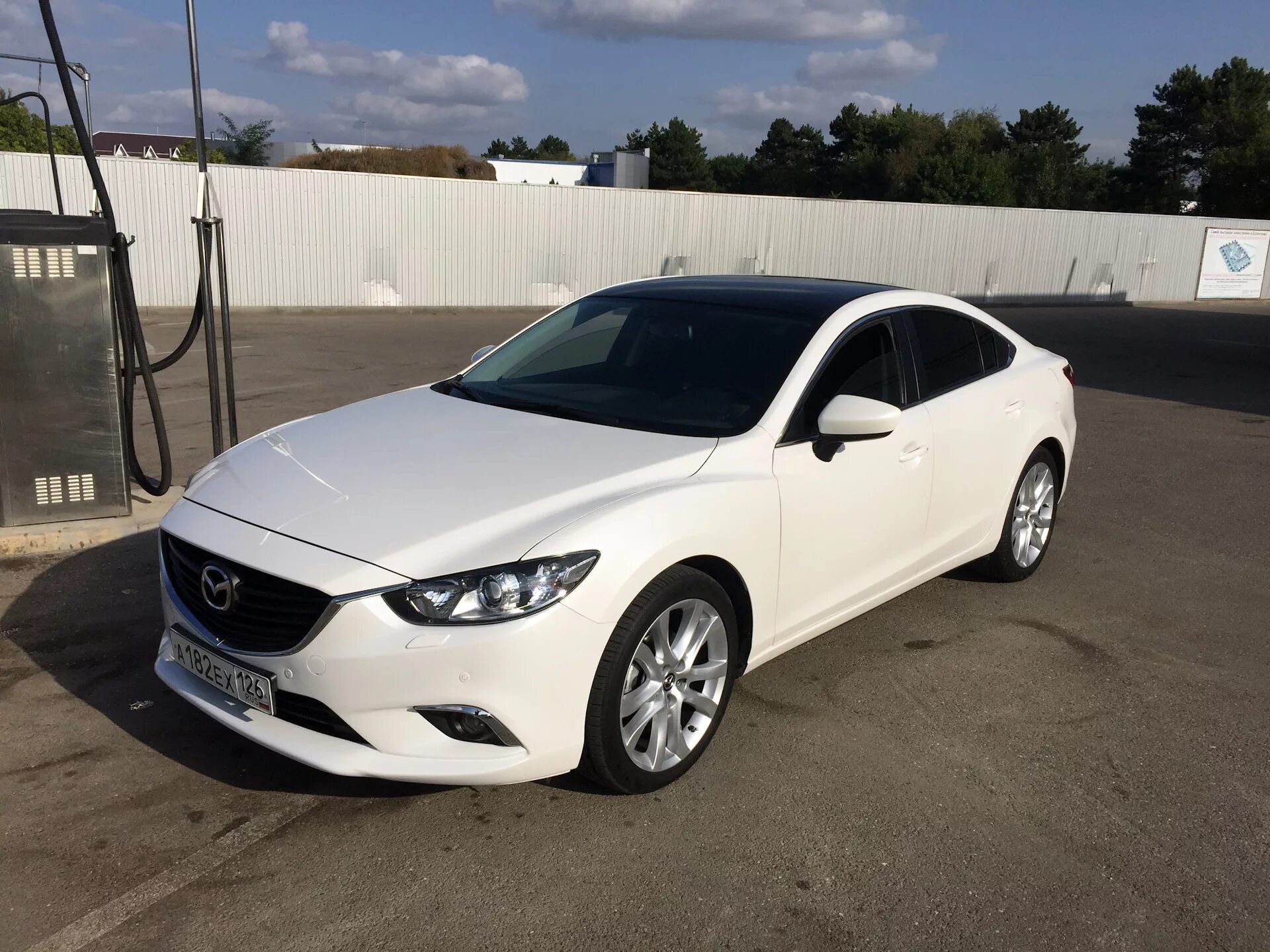 Крыша мазда 6. Mazda 6 White. Мазда 6 2014 белая. Маздасх6 белая. Mazda 6 белая.