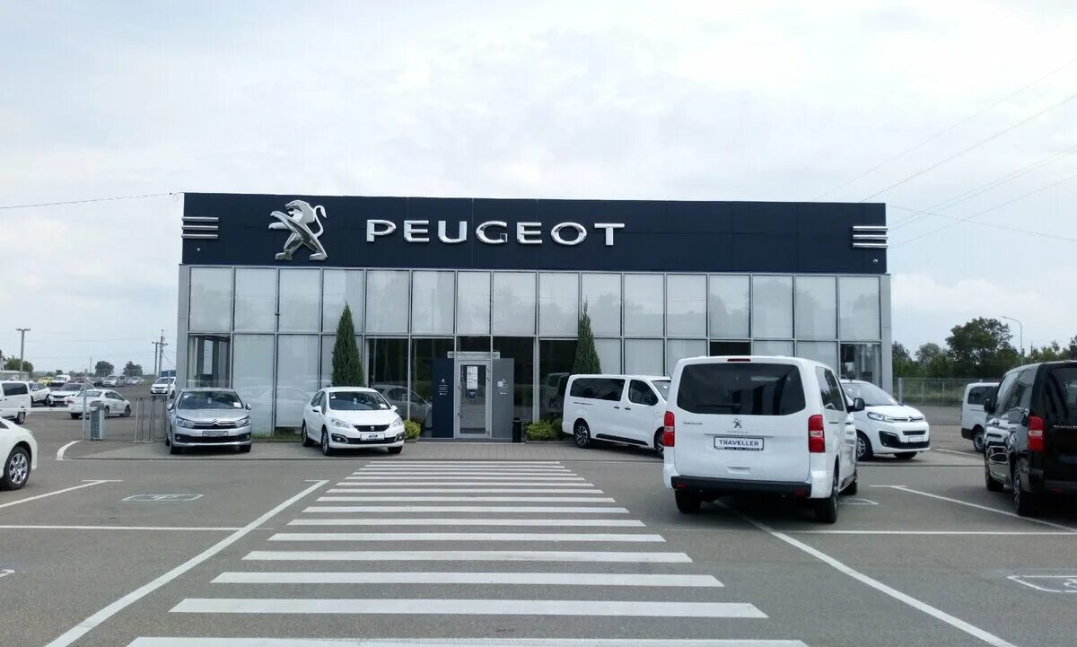 Автосалон пежо в афонино нижний новгород. Пежо ситроен автосалоне. Дилерский центр пежо-ситроен. Автопремиум пежо ситроен. Автосалон пежо.