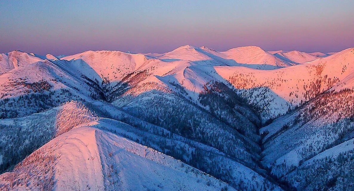 Горный массив саяны. Хребты северо восточной сибири. Хребет сунтар хаята складчатость. Хребет черского (северо-восточная сибирь). Хребты восточной сибири.