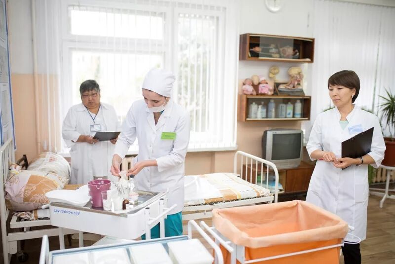 Калмыцкий медицинский колледж. Памятник тамаре хахлыновой. Калмыцкий медицинский колледж. Калмыцкий медицинский колледж. Кмк им хахлыновой.