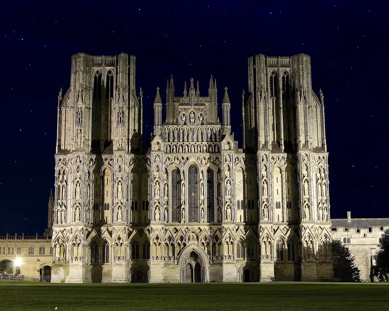 лучистая готика. реймский собор франция. готическое искусство западной европы. средневековое искусство западной европы готический стиль. руанский собор руан.