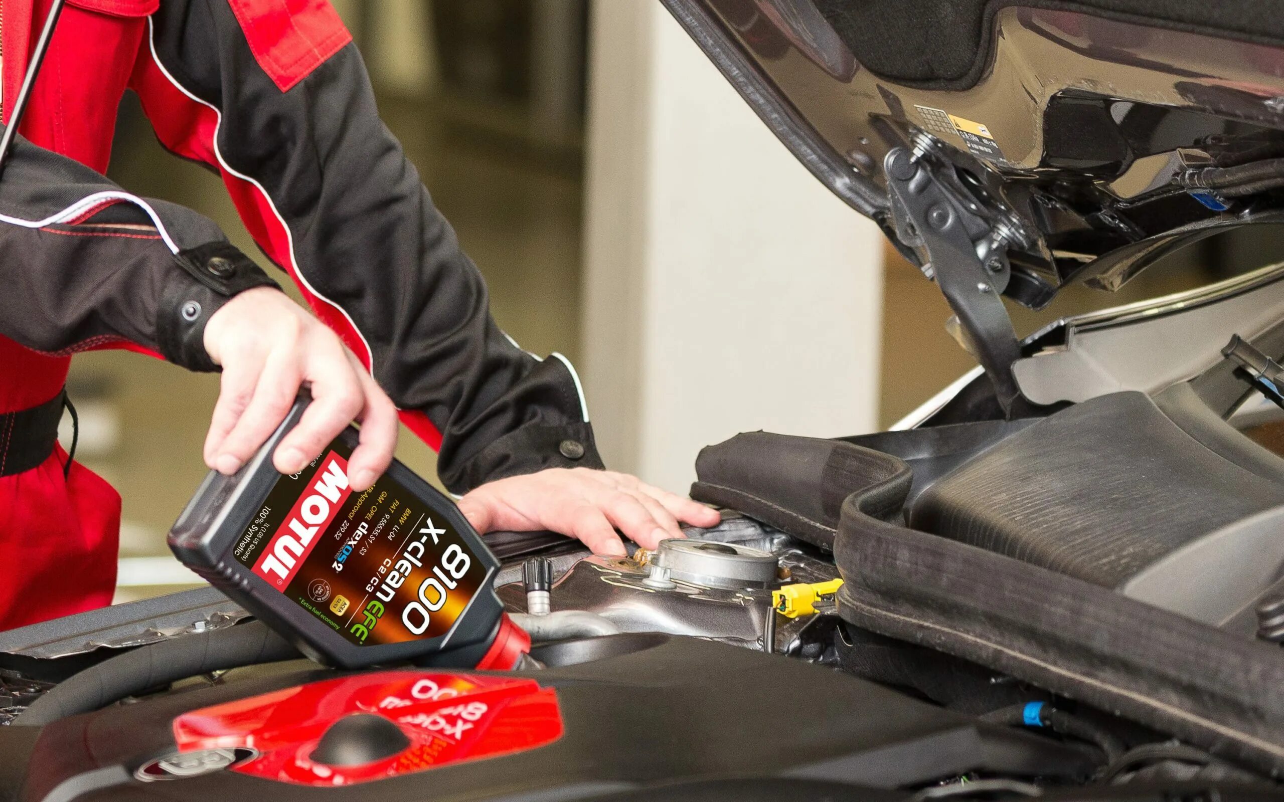 Motul auto. Моторное масло. машинное масло. мотюль машины. oil motul для автомобиля.