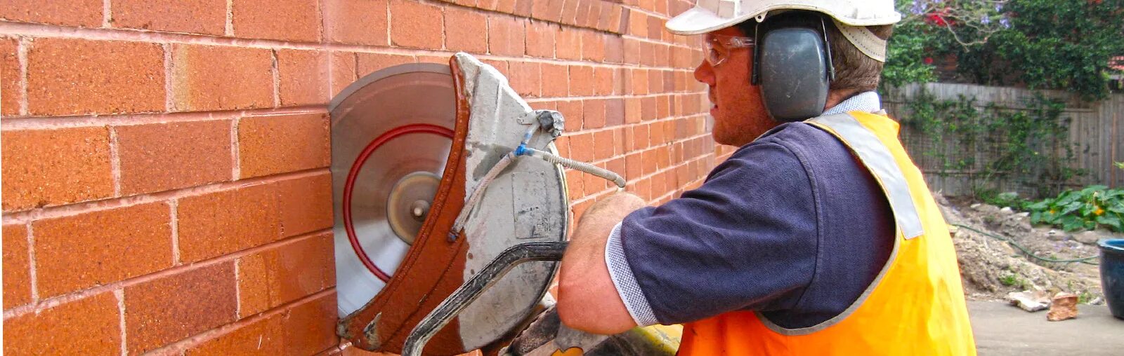 Husqvarna бетоно резчик бетона. Husqvarna k6500. Алмазная резка проемов в бетоне. Алмазная резка жб конструкций. Пропил стены.