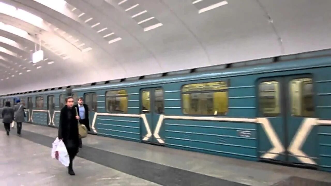 Сутки метро бабушкинская. 81-717 на калужско-рижской линии. метро бабушкинская номерной. 81-717 номерной ссср. 81-717 на станции октябрьская крл.