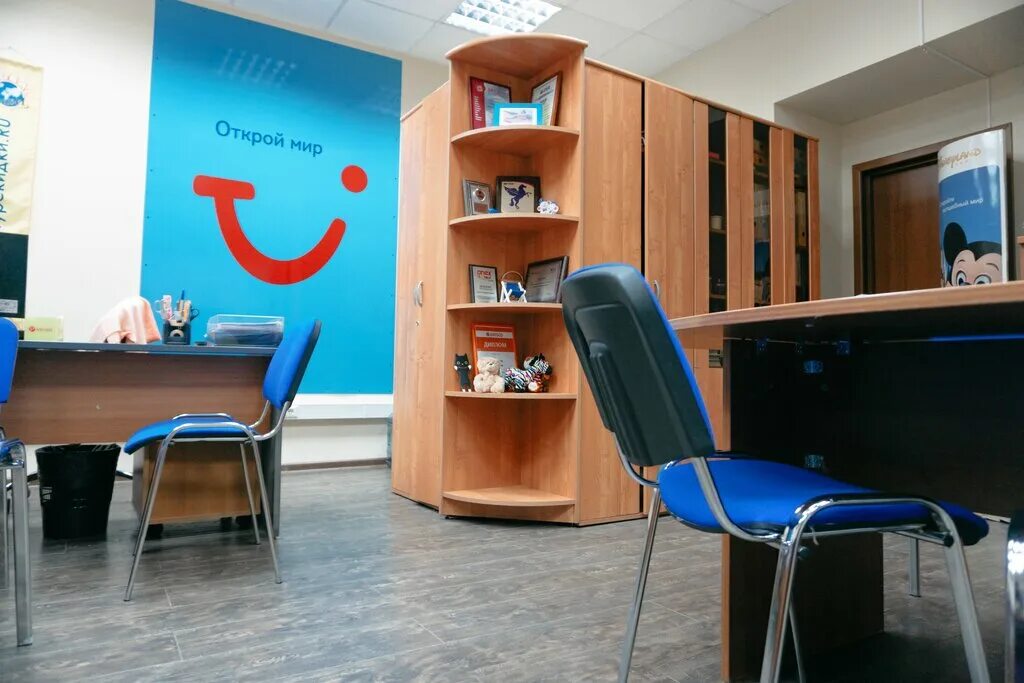 открытие турагентства. слетать ру франшиза. офис туристической фирмы. вывеска турагентства в тц. турагентство в торговом центре.