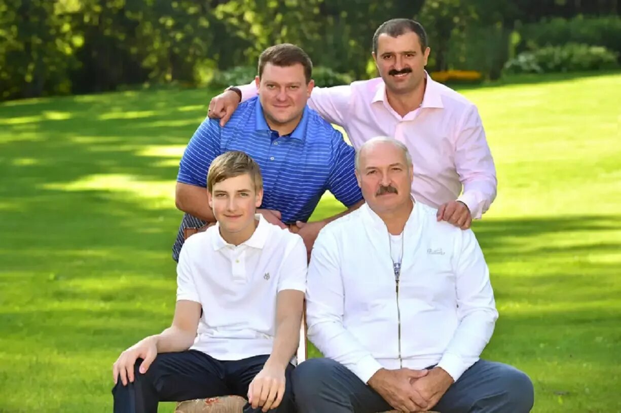 Сколько лукашенко в белоруссии. Семья лукашенко президента белоруссии.
