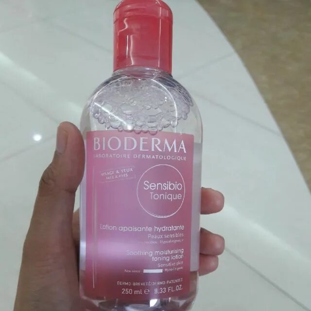 Гель биодерма розовая. Bioderma Sensibio тоник. Тоник Bioderma Sensibio Tonique. Биодерма тоник розовый. Сесебио гидро биодерам.