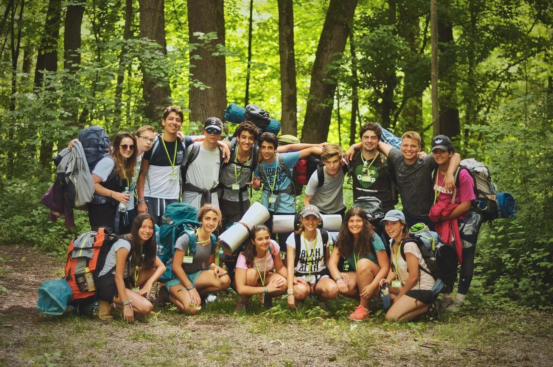 Camp group. Скаутский костер. экспедиционный лагерь. группа camp.