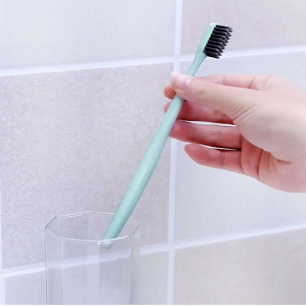 Как мыть зубную щетку. Щётка для мытья зубов. Промыть зубную щетку. Зубная щетка с водой. Зубная щетка с водой.