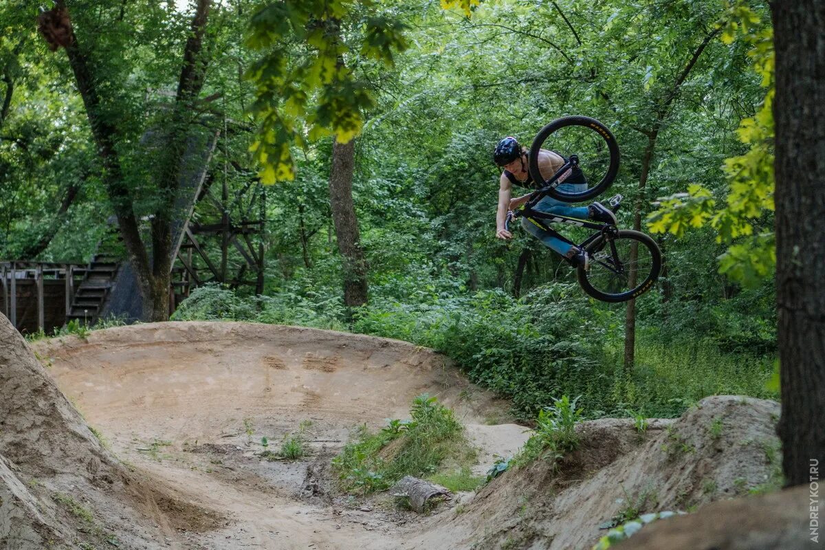 Новости курников. Дерт фигуры. Топ дерт парков в Краснодарском крае. Brick back Side Dirt Jump landing.