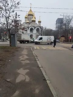 Возле перекрестка