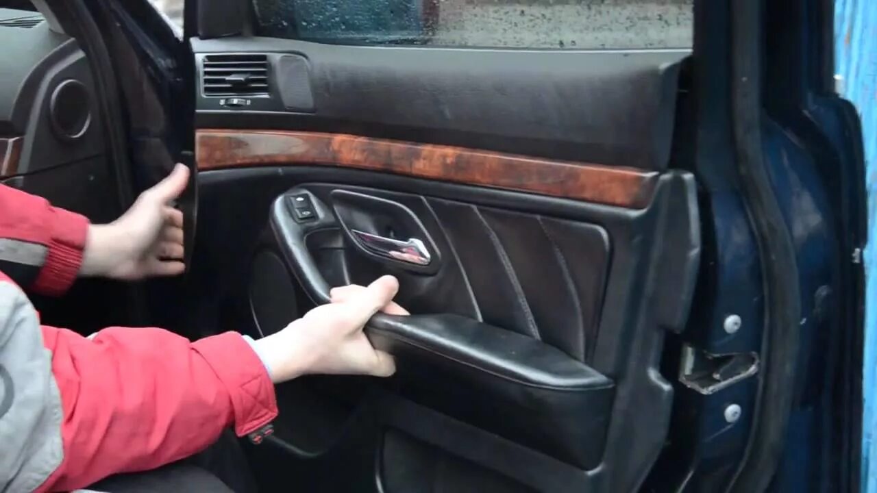 Как снимать двери на бмв. Дверь бмв е39. ручка пассажирской двери е90. снятая обшивка двери бмв е39. bmw e38 дверь.