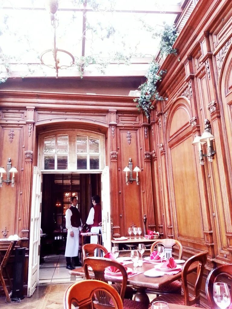 Ресторан пушкин в париже. Ресторан пушкин. Кафе пушкин москва. Cafe pouchkine paris. Ресторан пушкин москва зал аптека.