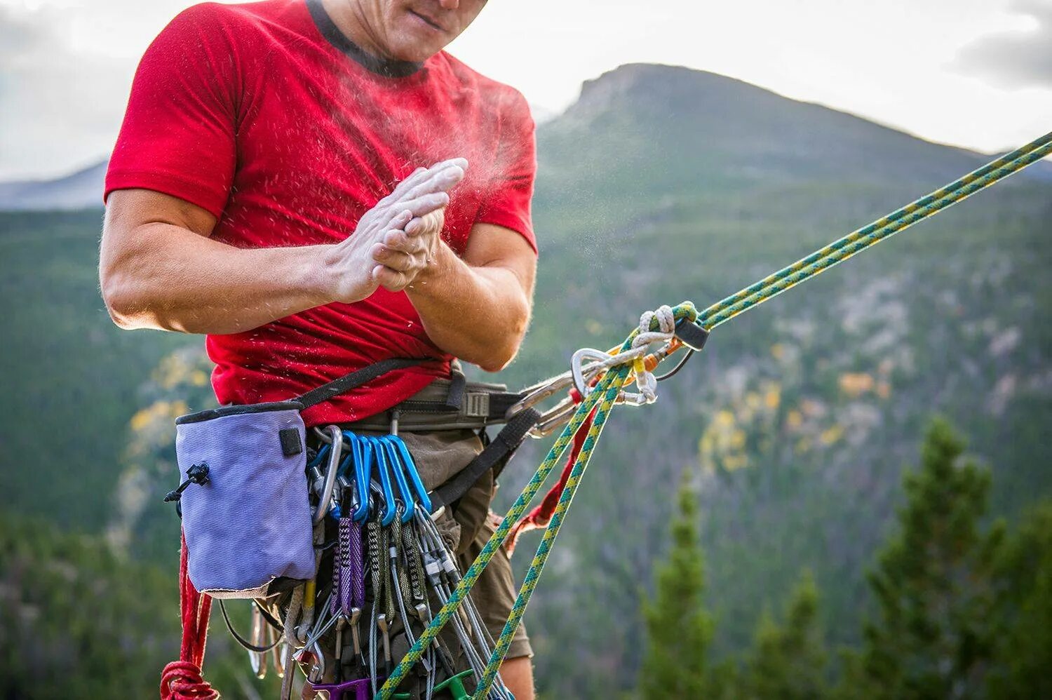 Альпинизм. Скалолазание/альпинизм (Summit/Rock Climbing). Альпинизм летом. Альпинист тренировка. Альпинист летом.