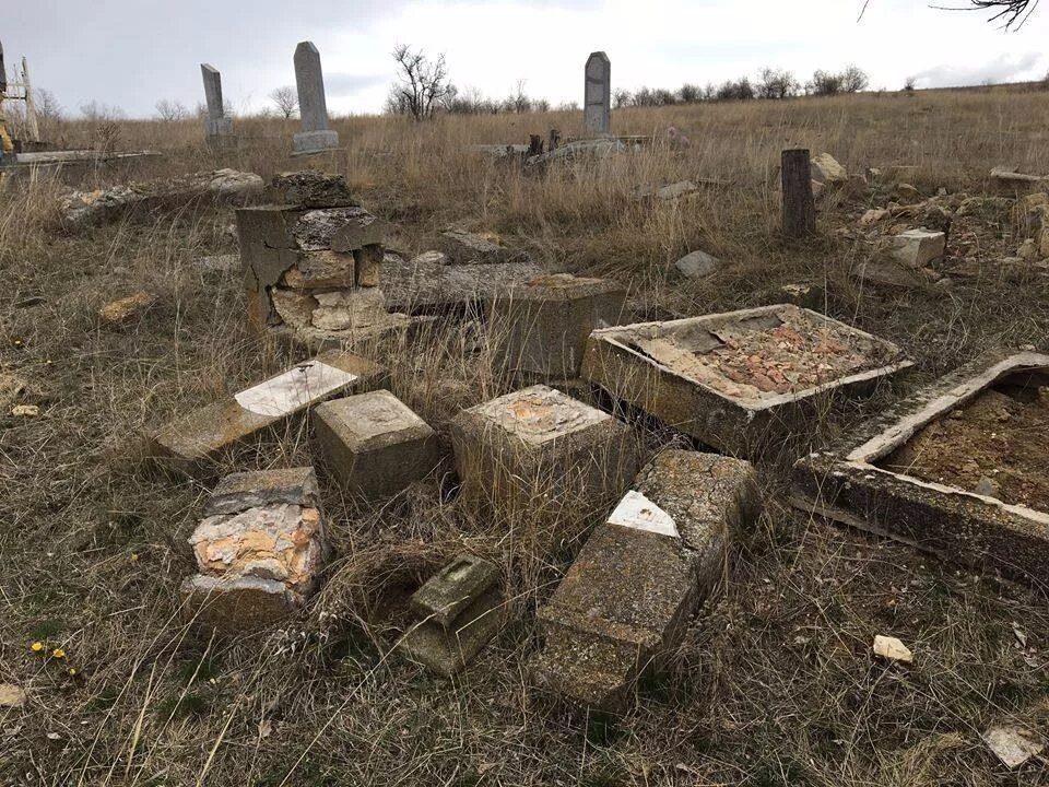 Разрушенные кладбища. Еврейское кладбище Белгород Днестровский. Еврейское кладбище в Одессе памятники. Еврейское кладбище Дубоссары. Город Рыбница еврейское кладбище.