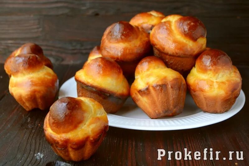 Булочка бриошь с начинкой. Бриошь булочка. Французские булочки бриошь. Хлеб франции бриошь. Тесто бриошь для кулича.