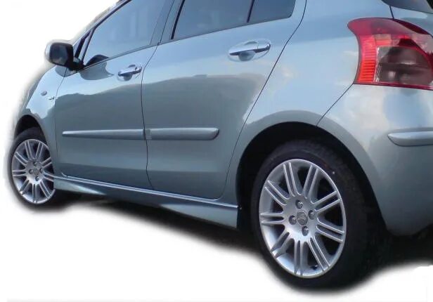 Порог тойота королла 150 артикул. Пластиковые пороги toyota yaris. Toyota yaris 2007 накладки на пороги. Накладка порога vitz 2000 3 дверный. Пластиковые пороги toyota yaris.