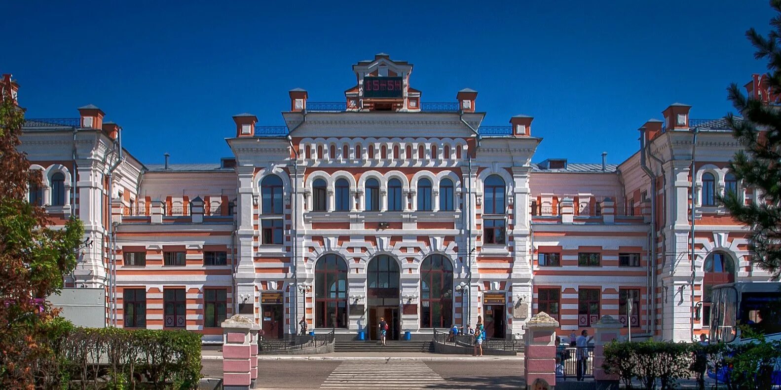 Г калуга работа. Присутственные места калуга. Калужский радиоламповый завод. Работа вакансии обложки. Церковь спаса преображения "на подоле".