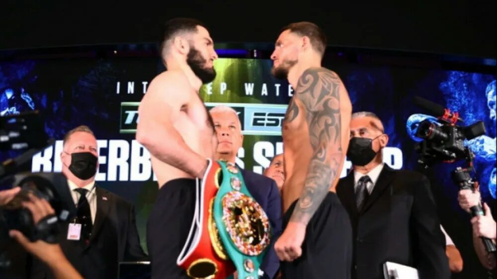 Артур бетербиев джо смит. Джо смит младший боксер. Во сколько будет бой бетербиев смит. Во сколько будет бой бетербиев смит. Артур бетербиев джо смит.