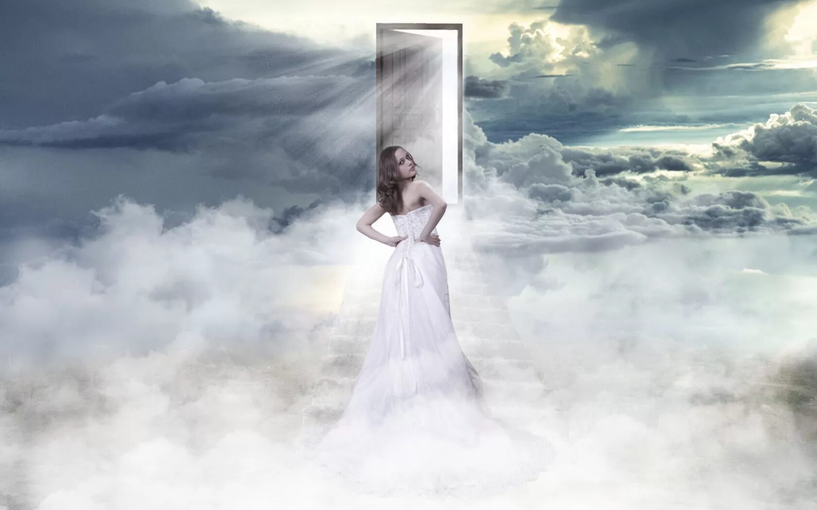 Облака это души людей. Девушка в облаках. Фотосессия в облаках. Девочка на облаке. Девушка ангел на облаке.