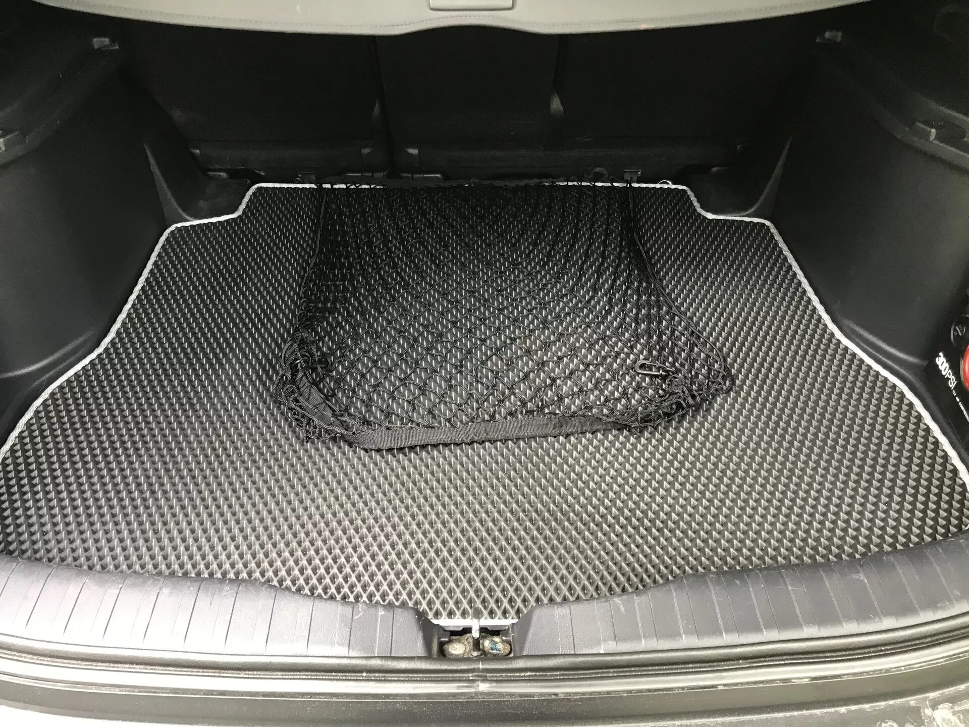 Эво коврики в багажник. ЭВА коврик в багажник Toyota 4runner. Коврик в багажник w203. Ево коврик в богажник камри50. ЭВА коврик в багажник Камри 50.