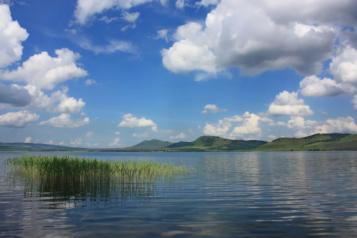 Пляж анаш красноярское море. Красноярское водохранилище новоселово. Озеро бальзинское забайкальский край. Озеро интикуль красноярский край. Поселок новоселово красноярский край.
