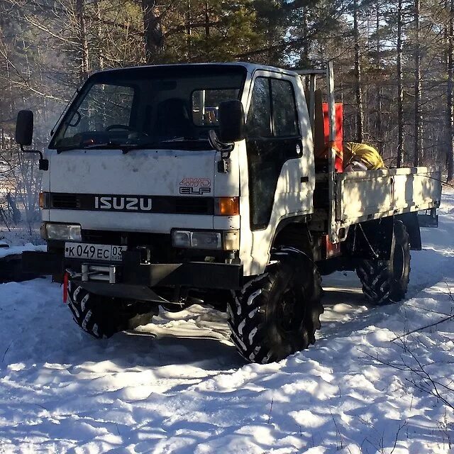 Иркутск купить 4 вд. Исузу 4х4 двухкабинник. Isuzu Elf 4x4 двухкабинник. Исузу Эльф 4х4 двухкабинник. Исузу Эльф на Мостах ГАЗ 66.